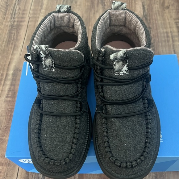 HEYDUDE Reyes Boot Wool Black/Black Size 6 | Women's Boots - Picture 3 of 5